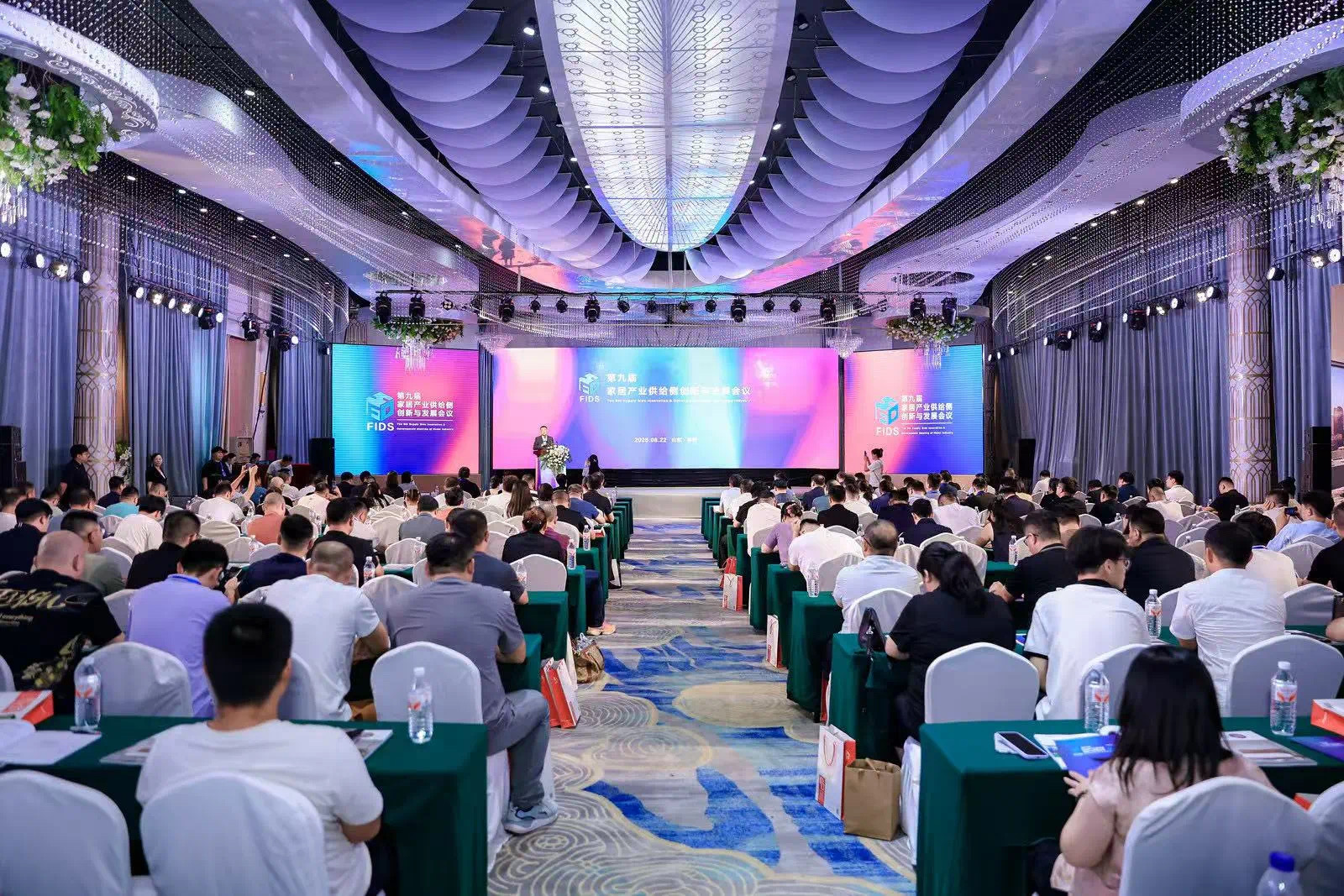 第九屆家居產(chǎn)業(yè)供給側(cè)創(chuàng)新與發(fā)展會(huì)議在濰坊舉行 新材料技術(shù)開(kāi)發(fā)服務(wù)引領(lǐng)行業(yè)變革